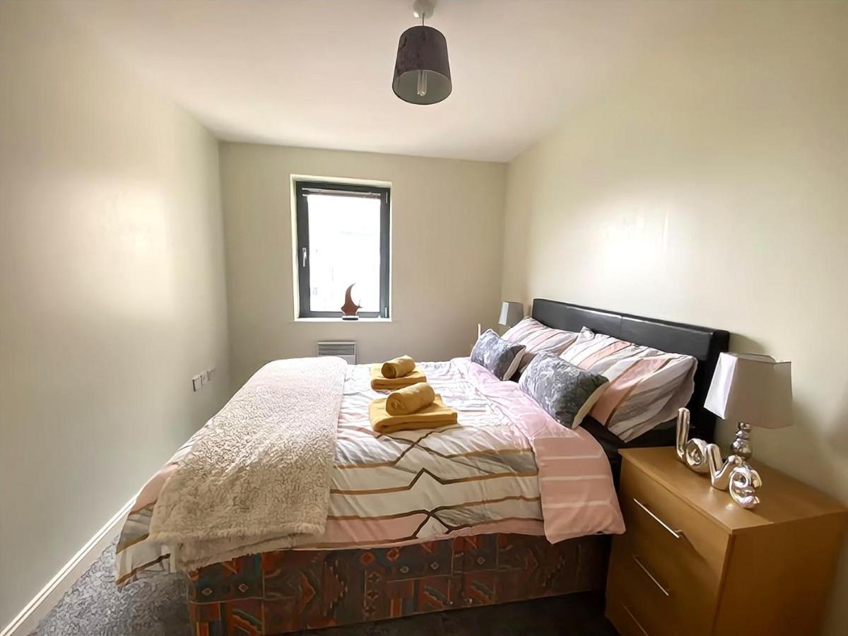 Lovely 2-bedrooms Step To The *