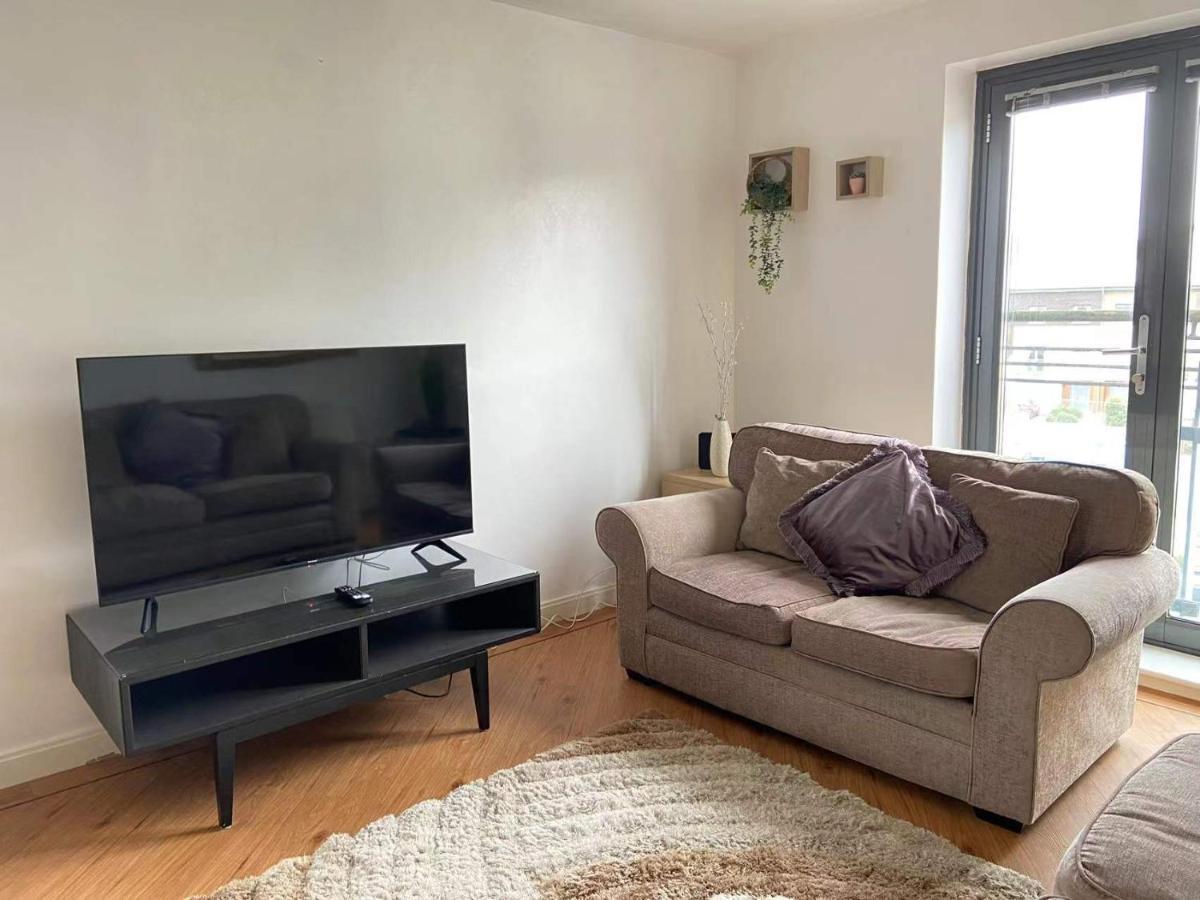 Lovely 2-bedrooms Step To The *