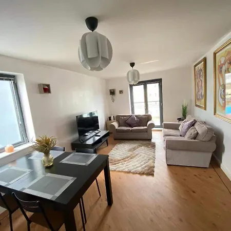 Lovely 2-Bedrooms Apartment Step To The Beach Swansea Exterior photo
