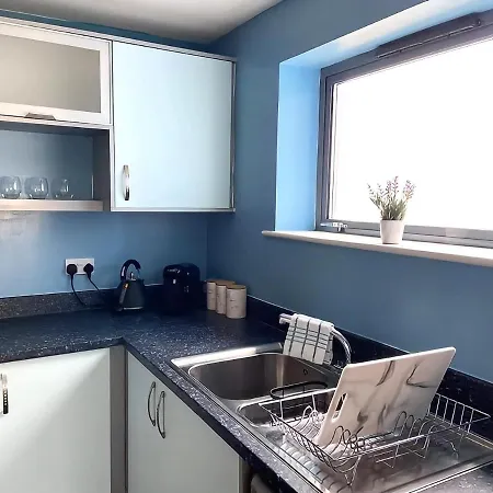 Lovely 2-Bedrooms Apartment Step To The Beach Swansea Exterior photo