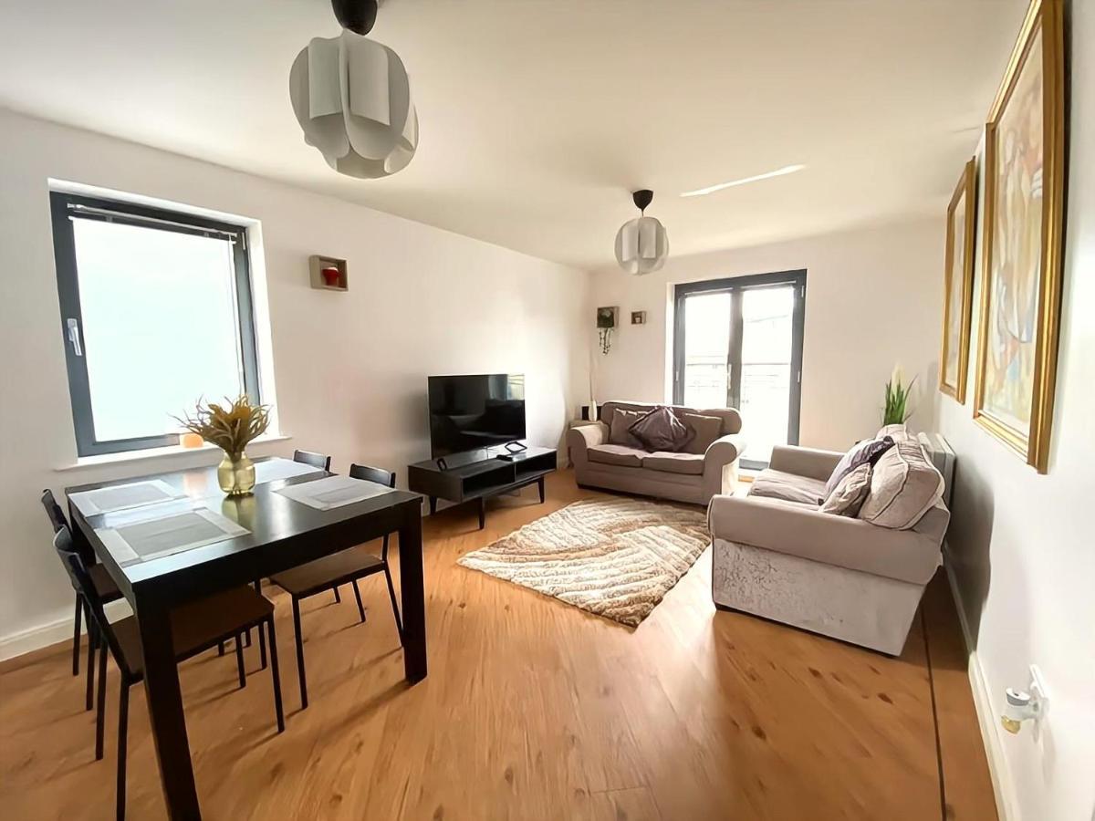 Apartamento Lovely 2-bedrooms Step To The *