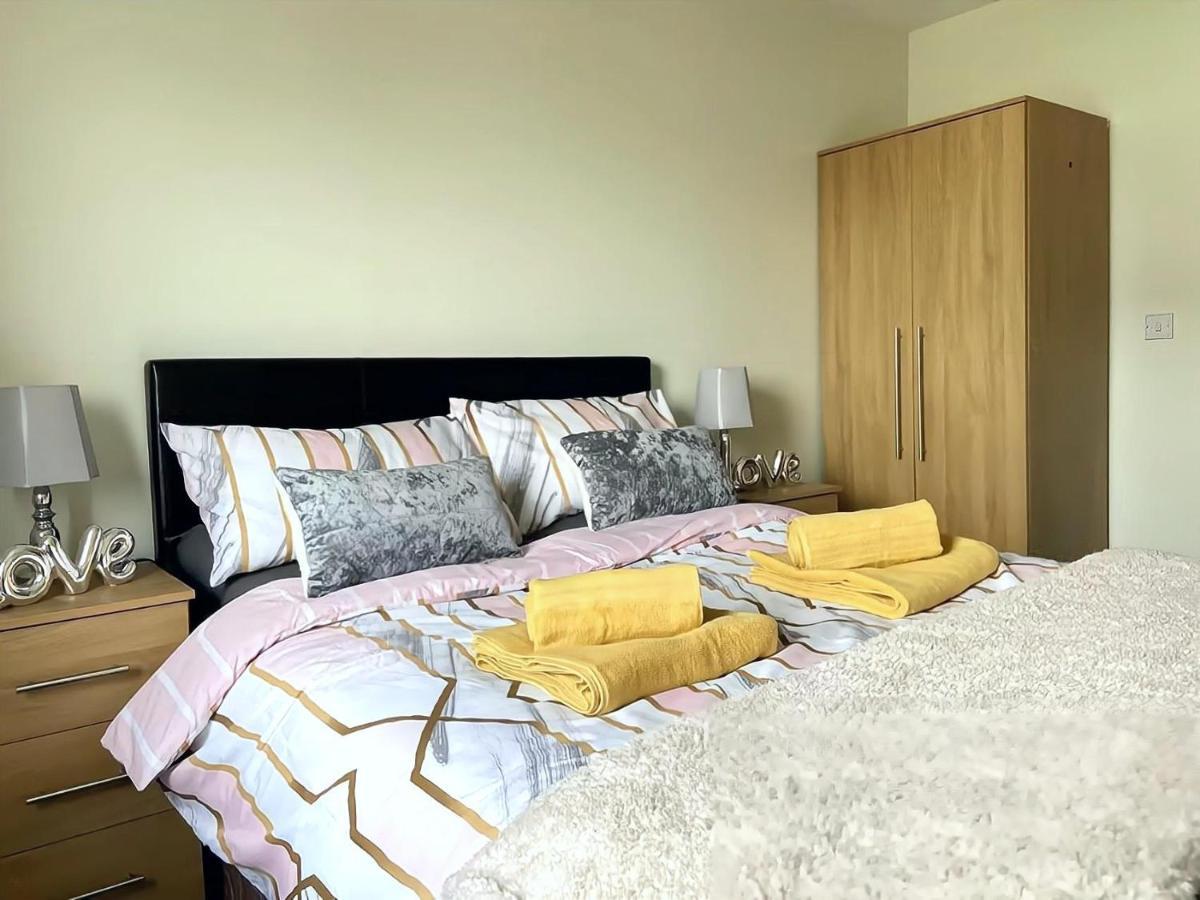 Lovely 2-bedrooms Step To The Apartamento